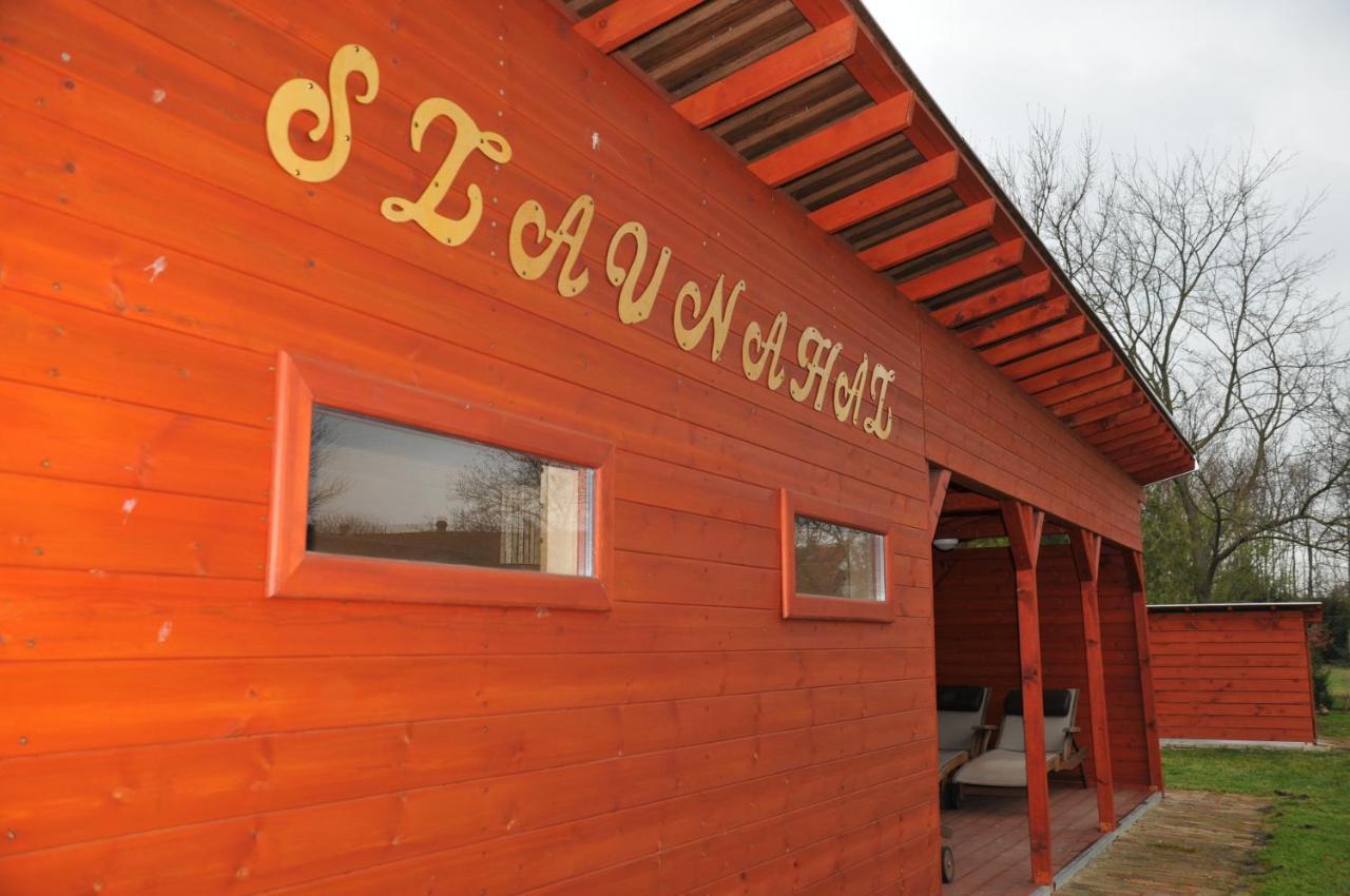 ApostagCasa Napsugar Panzio住宿加早餐旅馆 外观 照片