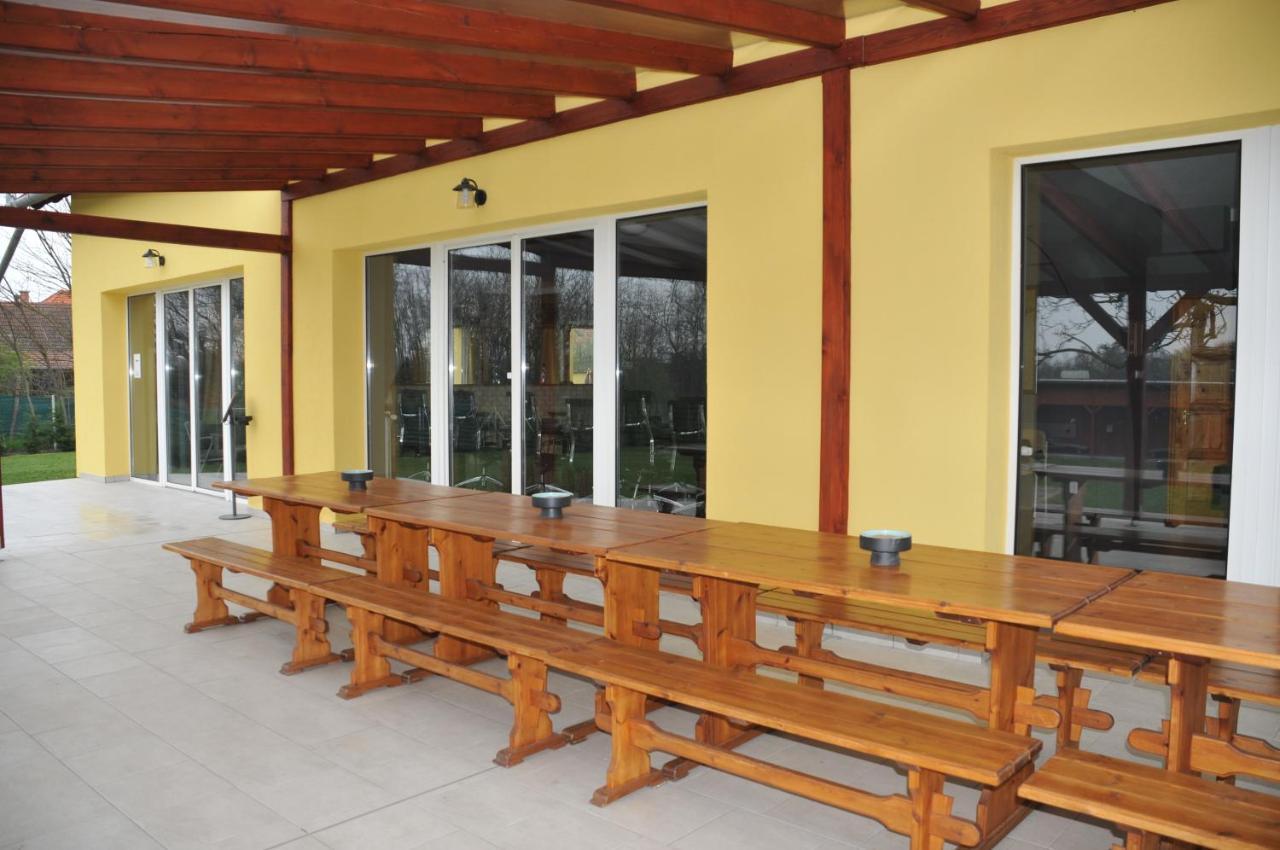 ApostagCasa Napsugar Panzio住宿加早餐旅馆 外观 照片